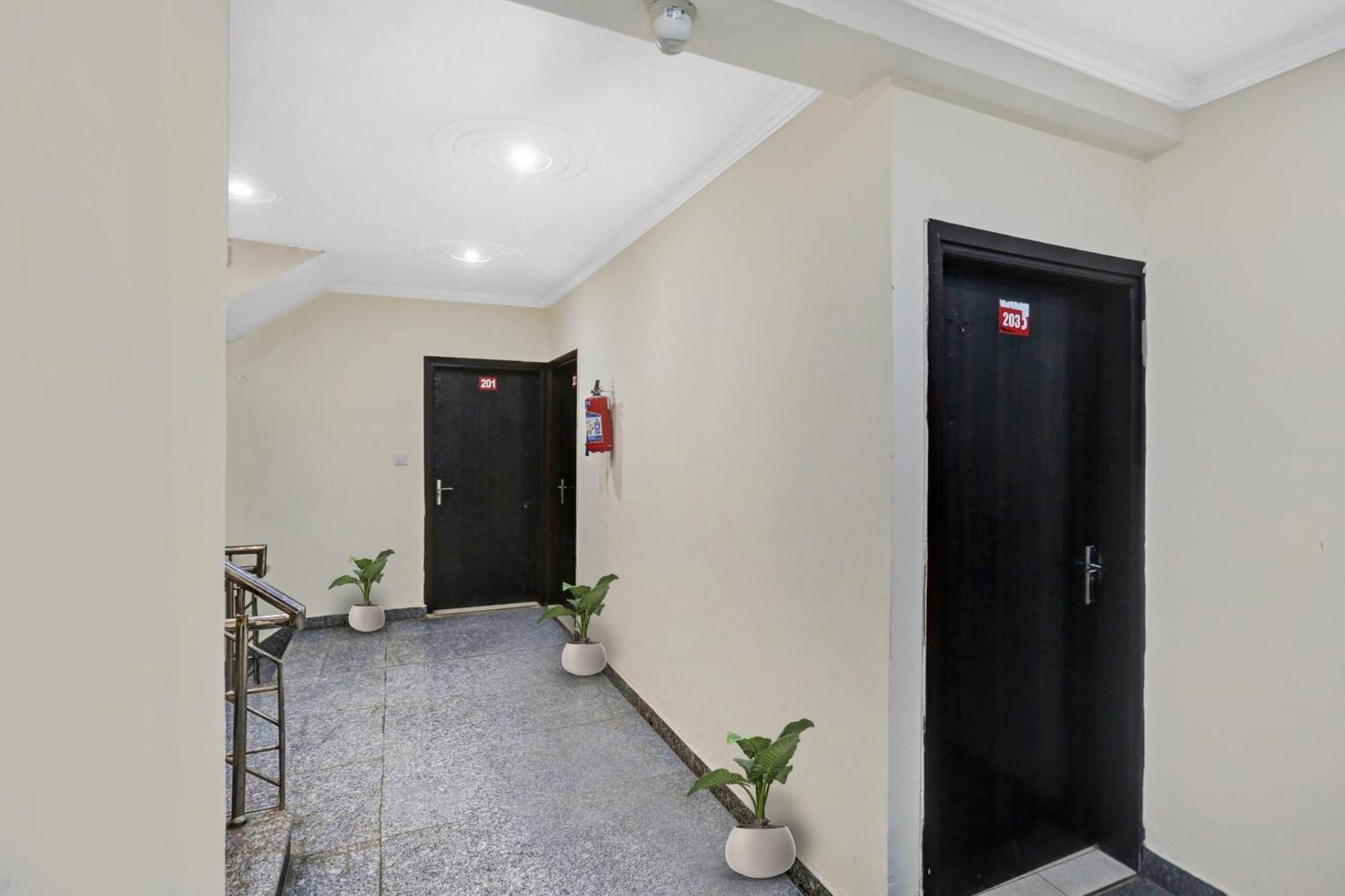 Hotel O Hotel Blue Orchid New Delhi Exterior photo